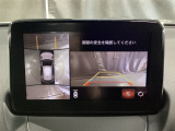 狭い場所での駐車やすれ違いなどでより的確な運転操作に役立つ360&deg;ビューモニターが装備されています。