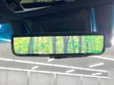 【デジタルインナーミラー】後席の大きな荷物や同乗者で後方が確認しづらい時でも安心!カメラが撮影した車両後方の映像をルームミラー内に表示。クリアな視界で状況の確認が可能です!