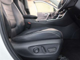 パワーシート搭載。微妙な調整が手軽にでき、ピッタリなポジションで運転することが可能です。