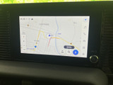 見やすい地図画面で、スムーズなナビゲーションを実現。周辺情報も充実しており、初めての場所でも安心して運転できます。渋滞情報も確認可能です。