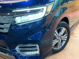 【LEDヘッドライト】悪天候や夜間走行時も良好な視界を確保し安心して運転できる高輝度LEDヘッドライトを装備!点灯速度が早く、消費電力も抑えられています。