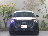 リヤは一番良く見られていると言われています。後続車からはこのように見られています。息を飲むような独特の重厚感のあるグラマラスなリヤデザイン。後ろからの強い視線を感じます。