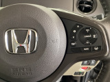 ハンドルにHondaセンシング系のクルーズコントロールやレーンキープアシストなどの操作スイッチが装備されています。ハンドルから手を離さず安全に操作できます。