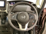 ハンドルにHondaセンシング系のクルーズコントロールやレーンキープアシストなどのスイッチと、オーディオの操作スイッチが装備されています。ハンドルから手を離さず安全に操作できます。