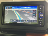 高精細な地図画面で、目的地までスムーズにナビゲートしてくれます。運転に集中できる、頼れる相棒です。
