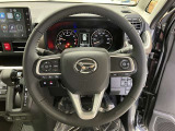 ステアリングから手を離さず、運転に集中したままオーディオ等の操作ができます。