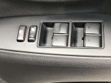 パワーウィンドのスイッチです。運転席に座りながら、助手席や後席の窓を開け閉めできるので大変便利ですよ。