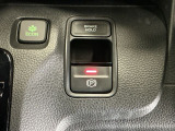 パーキングブレーキはスマートな電子制御式と合わせて渋滞時等にブレーキペダルから足を離しても停車状態を保持してくれるオートブレーキホールド機能で運転が楽になります。スタートはアクセルペダルを踏むだけ