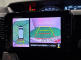 駐車場や狭い路地などでも障害物が確認しやすく、真上からの目線でクルマの周囲が確認できて安心♪