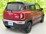 リアビューも洗練された印象。左右に広がるテールランプが、ワイド感を強調。コンパクトカーならではの取り回しの良さも魅力です。