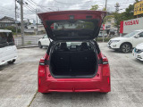 開口幅広く荷物の出し入れ楽です。
