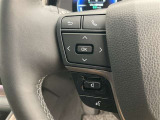運転中、オーディオの操作をしてて、ハッとしたことはありませんか?ステアリングスイッチは、運転中でもハンドルでオーディオの操作が可能です。安全なドライブをサポートします。
