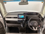 【前方視界】開放的な前方視界!運転がしやすく疲れにくいです♪窓が大きく、見通しがとっても良いおクルマですよ♪