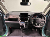 Aピラーの傾斜やヒップポイントの位置を最適化。ひらけた前方視界とノンストレスな運転姿勢で快適なドライブが楽しめます。