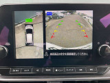 車を真上から見下ろしているかのように周囲の状況を把握して安心して駐車が行えるアラウンドビューモニターが付いています