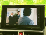 停車中に、テレビや動画コンテンツを楽しめます。長距離移動の際の休憩時間などに、リラックスできる空間を提供します。