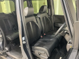 乗降がしやすい運転席。高さが調節できて小柄な方でも運転しやすいポジションをとることができます。