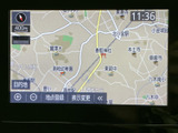 見やすい地図表示で、初めての道でも安心。周辺情報も確認でき、目的地までの最適なルートをスムーズに案内してくれます。