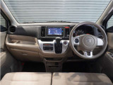 ◆インテリアパネル◆視界広々で非常に運転しやすくロングドライブでも疲れを感じさせないすっきりとまとまったインパネ周りです。