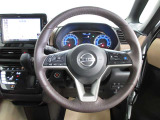 運転が楽しくなる明るく開放的な運転席まわりです。