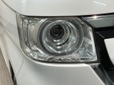 LEDヘッドライトは、点灯の瞬間から最大光量を発揮し、突然暗くなるトンネルなどでの安定感を高めます。