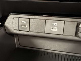【充電用USB端子】充電ケーブルをそのまま挿せる☆スマートフォンなどの充電に便利です。