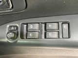 【電動格納ミラー】サイドミラーは電動格納式となっており、狭い駐車場でもキズがつくリスクを抑えられます。