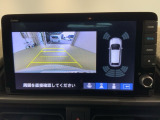 リバースギアに入れるだけで後方の表示へ切り替わります。夜間や雨の日の駐車も楽になりますよ。