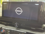 【コネクトナビゲーションシステム】インテリアに溶け込むスタイリッシュな「専用設計」メーカーナビを装備♪視認性や操作性など基本性能にも優れ、より上質なカーライフをお楽しみいただけます。