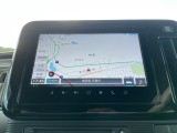 スズキ純正ナビ付きでフルセグ・DVD再生・Bluetoothなど付いてとても便利な車両です♪