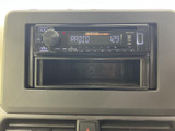 オーディオはKENWOOD製。CDやラジオを楽しめます。ドライブ中に音楽があれば、より快適な時間を過ごせるでしょう。