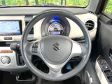 インテリアに合わせたデザインのステアリングは、運転される方のことも考え、運転しやすい形状、大きさです。是非一度、実際に触ってお確かめください。