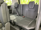 広々とした室内空間は、乗車人数が多い時でもゆったりと過ごせます。シートの座り心地も良く、長距離移動も快適。家族旅行にも最適です。