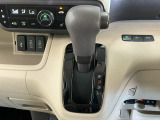 オートマチックシフトレバーは、手になじみ操作しやすい形状で安全運転にもつながります♪