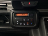 オートエアコンで、毎日のドライブを快適に。温度、風量を自動で調整し、理想的な車内環境を提供します。