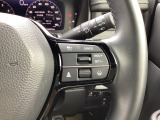 Hondaセンシングの機能のひとつ、アダプティブクルーズコントロール付!アクセルから足を離しても設定したスピードと前車との車間を保ち走行してくれます!車線維持もアシスト☆高速道路で疲労軽減ですね☆