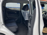 車内クリーニングと外装の磨きをしてあります。後席フロア部は段差が無いので足元の窮屈さを感じません。