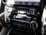 ★使いやすさや安全性を追求したステアリング周り!高級車ゆえにスイッチ類が多いのも特徴ですね!考え尽くされた配置ですぐに使いこなす事が出来ますのでご安心下さい!是非、体感してみて下さい!!