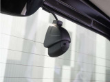 ◆リアにもドライブレコーダーを装備しております◆映像・音声などを記録する自動車用の装置です。もしもの事故の際の記録はもちろん、旅行の際の思い出としてドライブの映像を楽しむことができます。