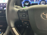 運転中、オーディオの操作をしてて、ハッとしたことはありませんか?ステアリングスイッチは、運転中でもハンドルでオーディオの操作が可能です。安全なドライブをサポートします。