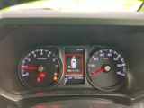 視認性の高いメーターで、運転に必要な情報をしっかり確認できます。燃料残量なども一目で把握可能です。