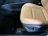 パワーシート搭載。微妙な調整が手軽にでき、ピッタリなポジションで運転することが可能です。