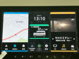 多彩な情報を表示するディスプレイは、運転をより安全で快適なものにします。情報満載の画面で、ドライブを楽しめます。