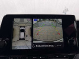車庫入れが不安な方必見です!白線や車間を空から見下ろしたような画像で一目で分かって車庫入れも安心。周囲に動くものがあれば表示とブザーでお知らせしてくれるのでさらに安心です。
