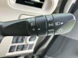 操作しやすいウインカーレバー。スムーズな操作感で、安全な車線変更をサポートします。直感的に操作できる設計です。