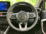 握り心地の良いステアリングは、運転操作を快適にします。操作性にも優れており、スムーズなハンドリングを実現します。