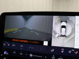 上から車両を見下ろしたような映像をナビゲーション画面に表示する「パノラミックビューモニター」を搭載しています。