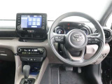 足元も広く、視界良好な運転席です