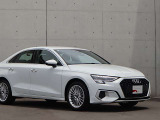 ・斜めからAudiを見るとプレス技術の高さを感じることができます。