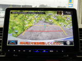 後方確認がしやすいバックモニター付きで、狭い道や駐車も安心。安全運転をサポートする頼もしい機能です。